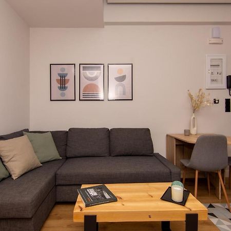 Studio 48, Cozy Apartment In Kalamata City Center ภายนอก รูปภาพ